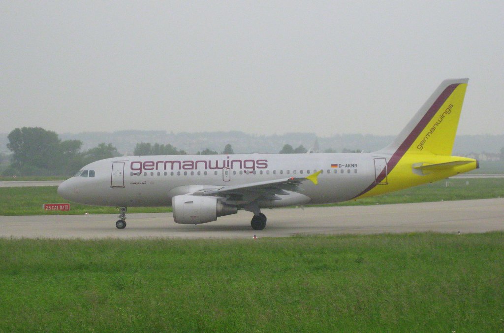 Airbus A319-100 von Germanwings kurz vor dem Start in Stuttgart (02.06.10)