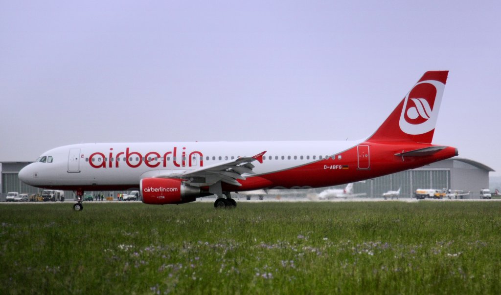 Airbus A320-200
Air Berlin
Flughafen Stuttgart
02.06.10