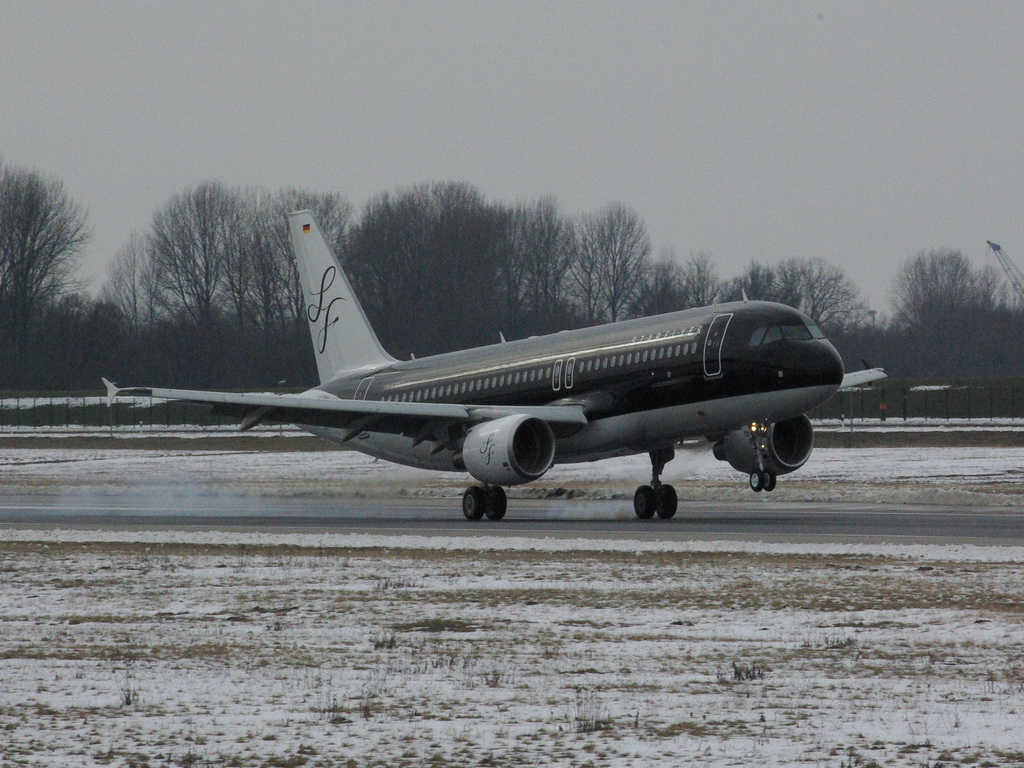 Airbus A320-214 Starflyer   D-AXAK JA09MC (MSN 5512)   16.03.2013
H - Finkenwerder
