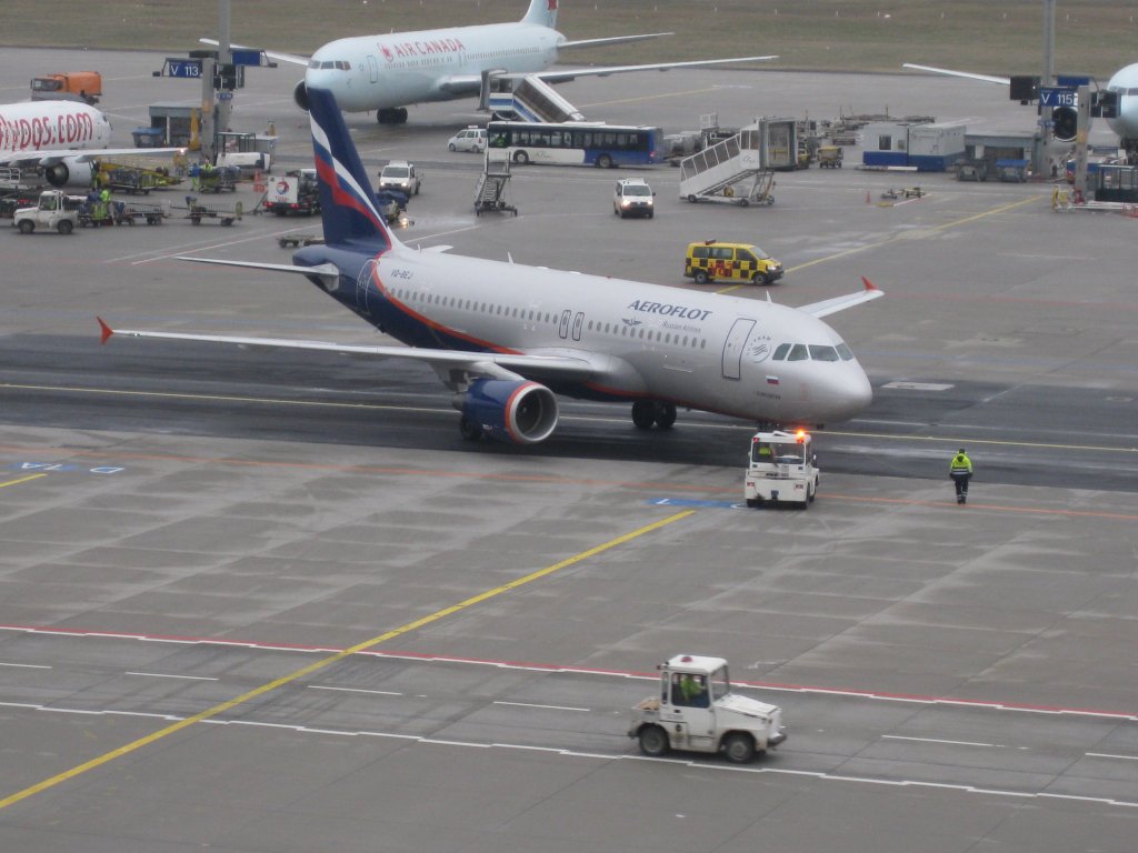 Airbus A320 der Aeroflot in Frankfurt beim Push-back
