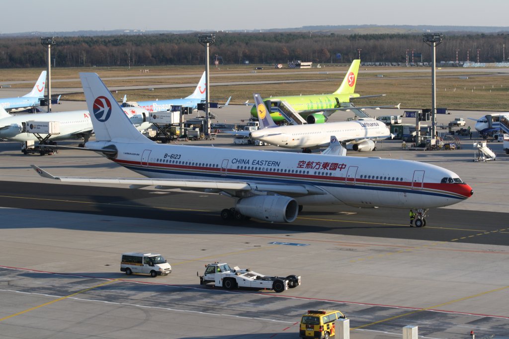 Airbus A330-243 - B-6123 - China Eastern Airlines

Frankfurt/Main am 26. Dezember 2008