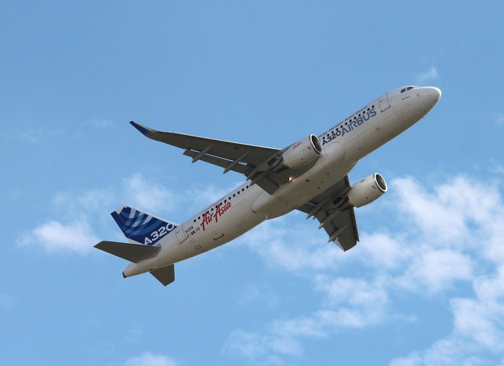 Airbus Industries A 320-214 F-WWIQ beim Start auf der ILA 2012 am 14.09.2012