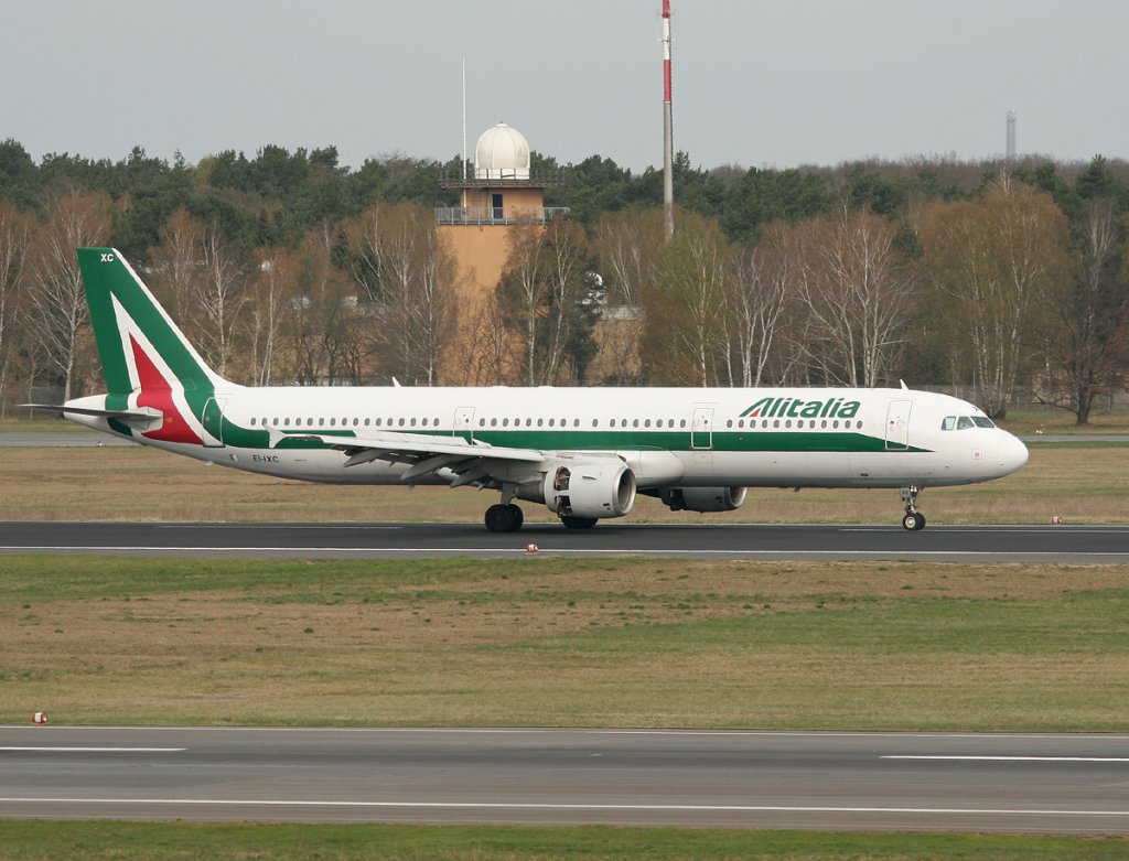 Alitalia A 321-112 EI-IXC nach der Landung in Berlin-Tegel am 15.04.2012
