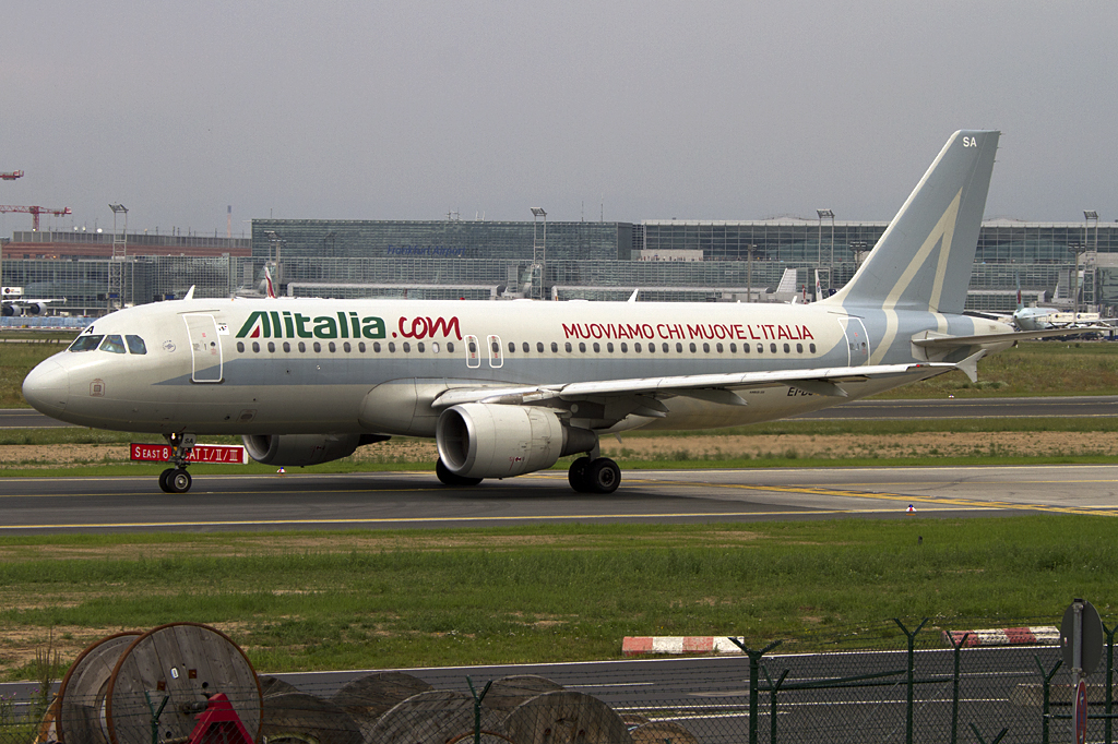 Alitalia, EI-DSA, Airbus, A320-216, 29.07.2011, FRA, Frankfurt, Germany 





