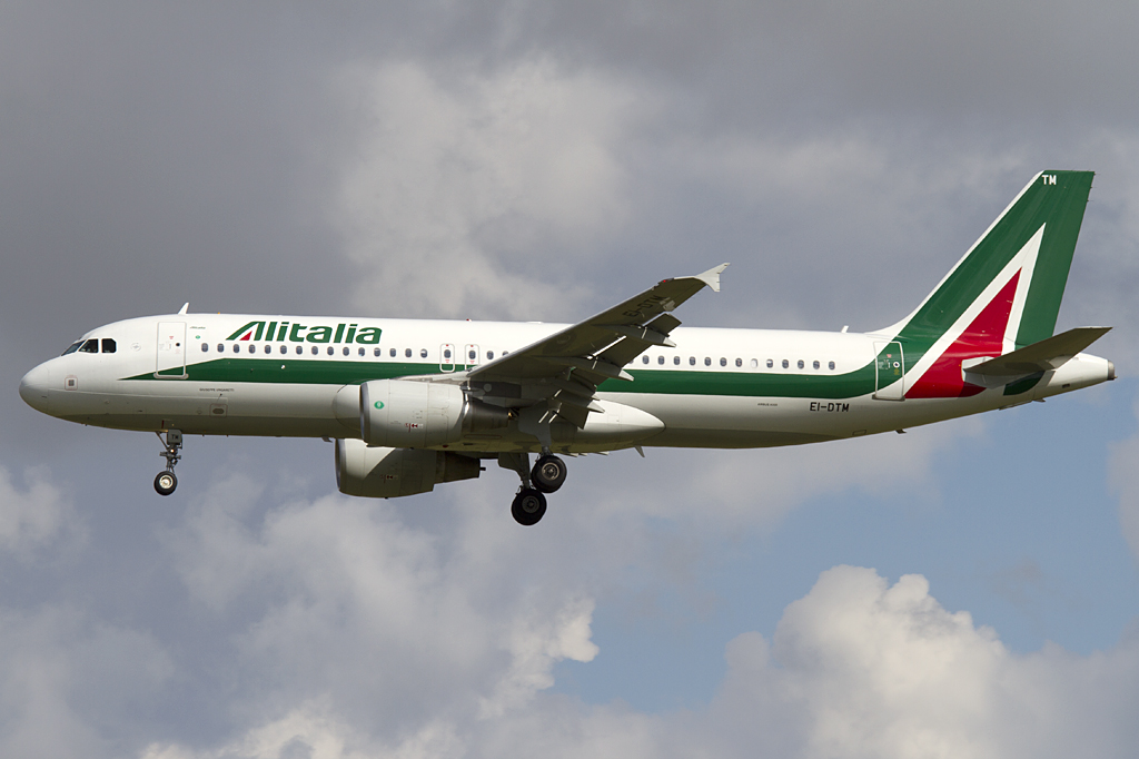 Alitalia, EI-DTM, Airbus, A320-216, 28.08.2010, CDG, Paris, France 




