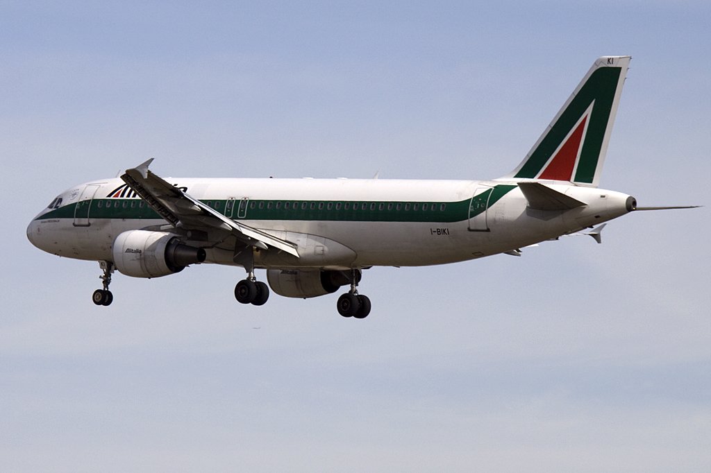 Alitalia, I-BIKI, Airbus, A320-214, 27.02.2010, MXP, Mailand, Italy 

