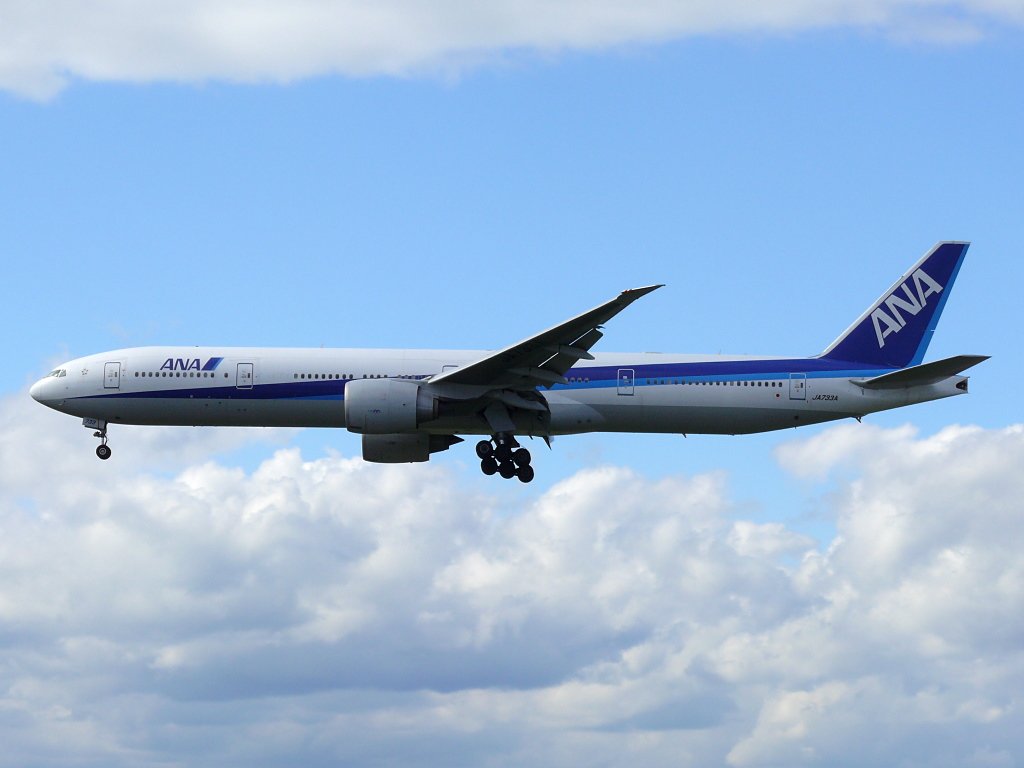 All Nippon Airways (ANA); JA733A; Boeing 777-381(ER). Flughafen Frankfurt/Main. 12.06.2010.