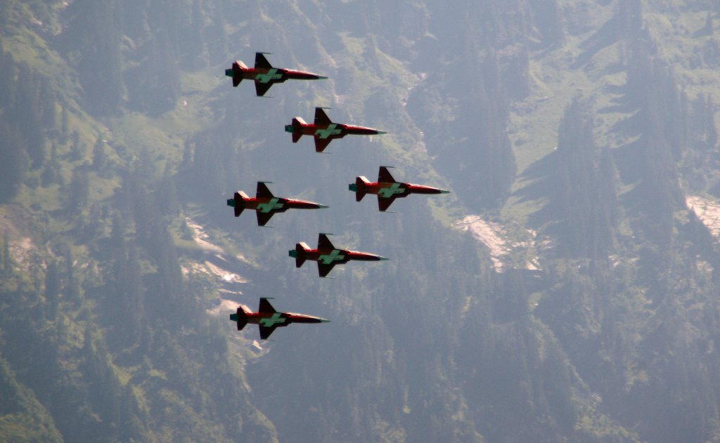 Am 10.08.2012 fhrte die Swiss - Air Force Patrouille Swiss mit ihren F-5E-Tiger II eine kleine Flugshow in der Region Brienzersee durch.