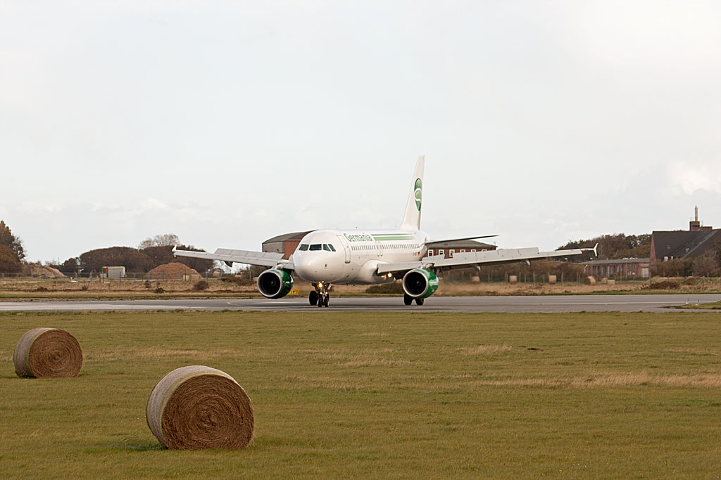 Am Nachmittag des 8. Oktober 2011 traf die D-ASTY von der Fluggesellschaft Germania im Auftrag von Air Berlin auf dem Flughafen der Insel Sylt ein.