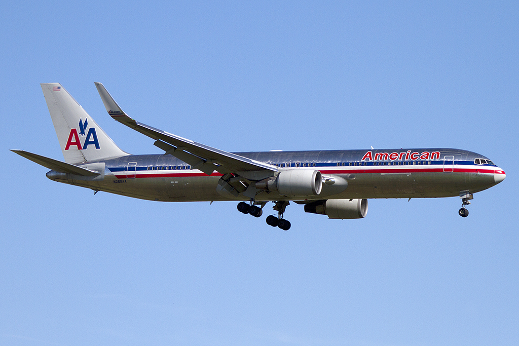 American Airlines, N362AA, Boeing, B767-323ER, 12.08.2012, CDG, Paris, France 



