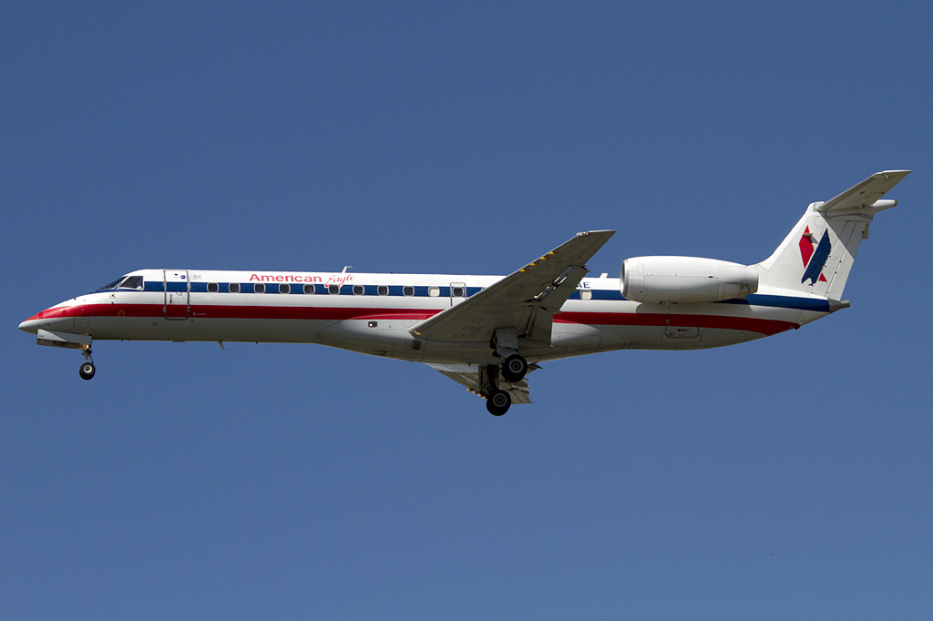 American Eagle, N842AE, Embraer, EMB-135KL, 24.08.2011, YUL, Montreal, Canada



