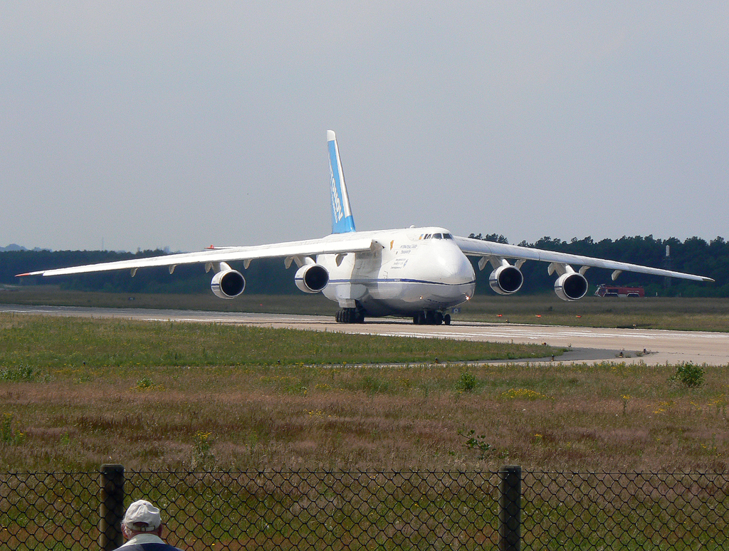 Antonov Design Bureau An-124 UR-82029 beim Backtrack auf 27 in GKE / ETNG / Geilenkirchen am 20.06.2007
