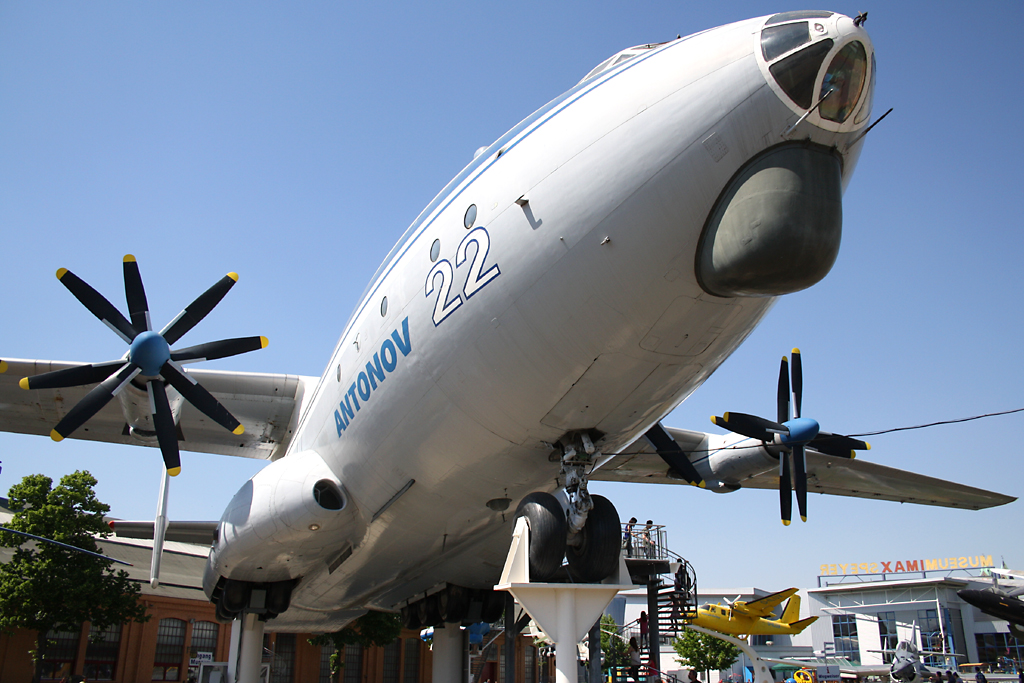 Antonov Design Bureau Antonov 
AN-22 
UR-64460 
Speyer, Technik Museum, Germany 
25.04.11

