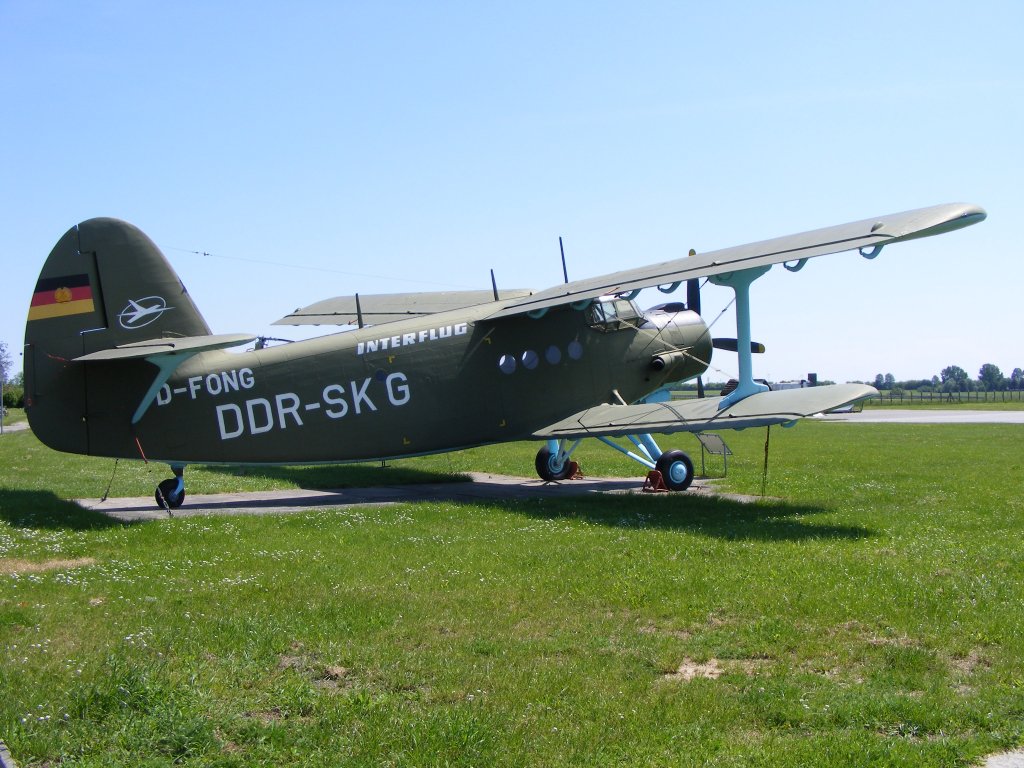 Antonow AN 2 D-FONG (ex.DDR-SKG) auf dem Flugplatz Anklam (EDCA)am 6.6.2013