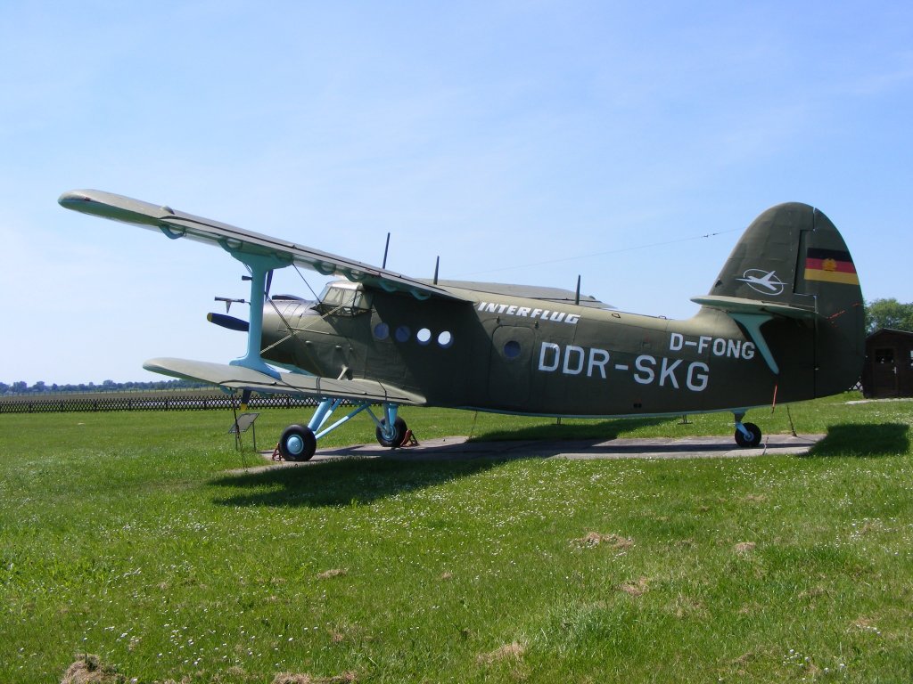 Antonow AN 2 D-FONG (ex.DDR-SKG) auf dem Flugplatz Anklam (EDCA) am 6.6.2013