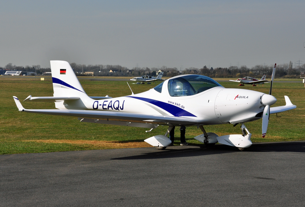 Aquila A 210 am Flugplatz Bonn-Hangelar - 23.03.2011