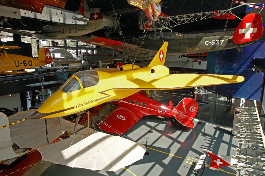 Arbalte N-20.2 (Armbrust). Der Kampfjet hatte seinen Erstflug am 16. November 1951. Nach nur 91 Flgen wurde er 1954 stillgelegt und ins Verkehrshaus Luzern gebracht. Die Aufnahme stammt vom 17.04.2012.
