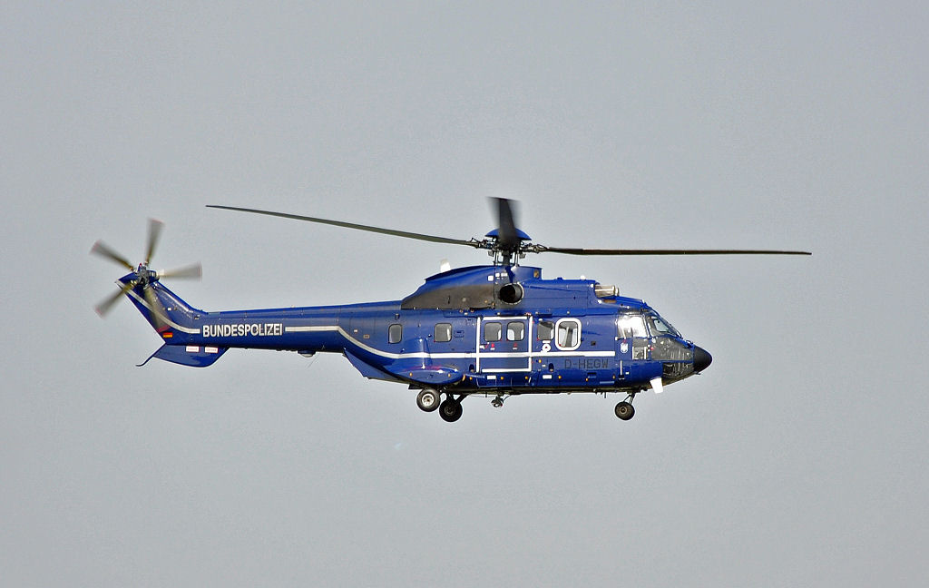 AS 332 L1 SuperPuma der Bundespolizei ( D-HEGW ) kurz nach dem Start in Bonn-Hangelar - 07.04.2010