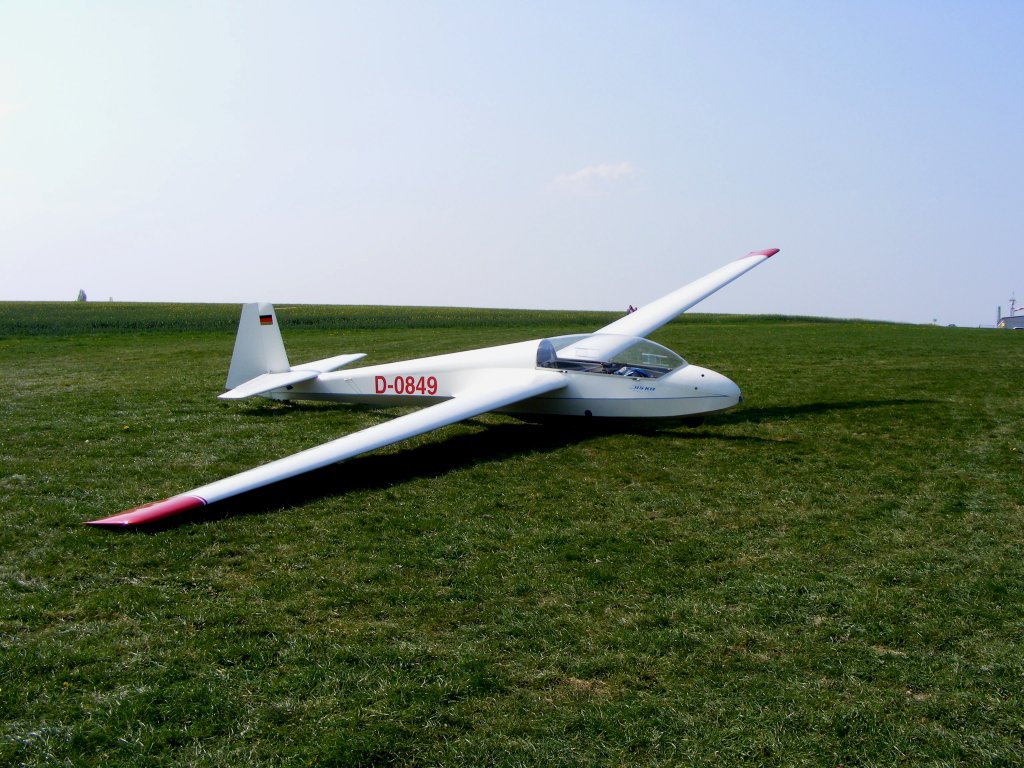 ASK-13 D-0849 auf dem Fluplatz Gera EDAJ 22.4.2011