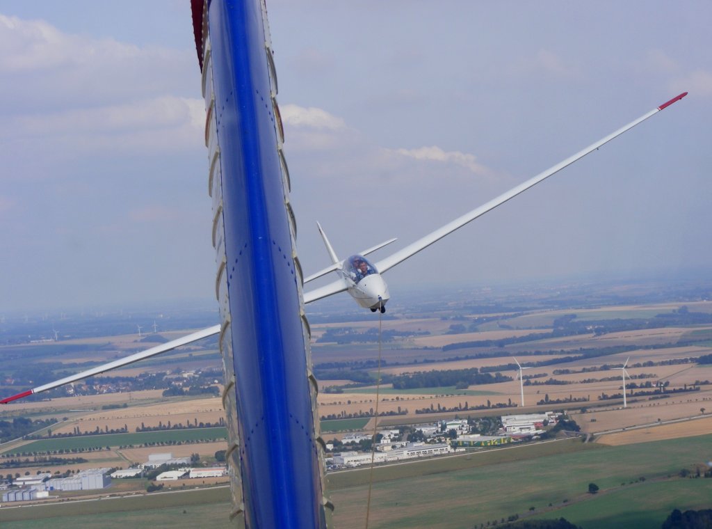 ASK 13 D-0849 geschleppt von der PZL 104 Wilga 35 D-EWRE ber Gera (EDAJ)am 2.9.2012