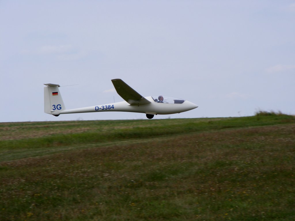 ASW 19b D-3384 bei der Landung in Gera (EDAJ) am 2.9.2012