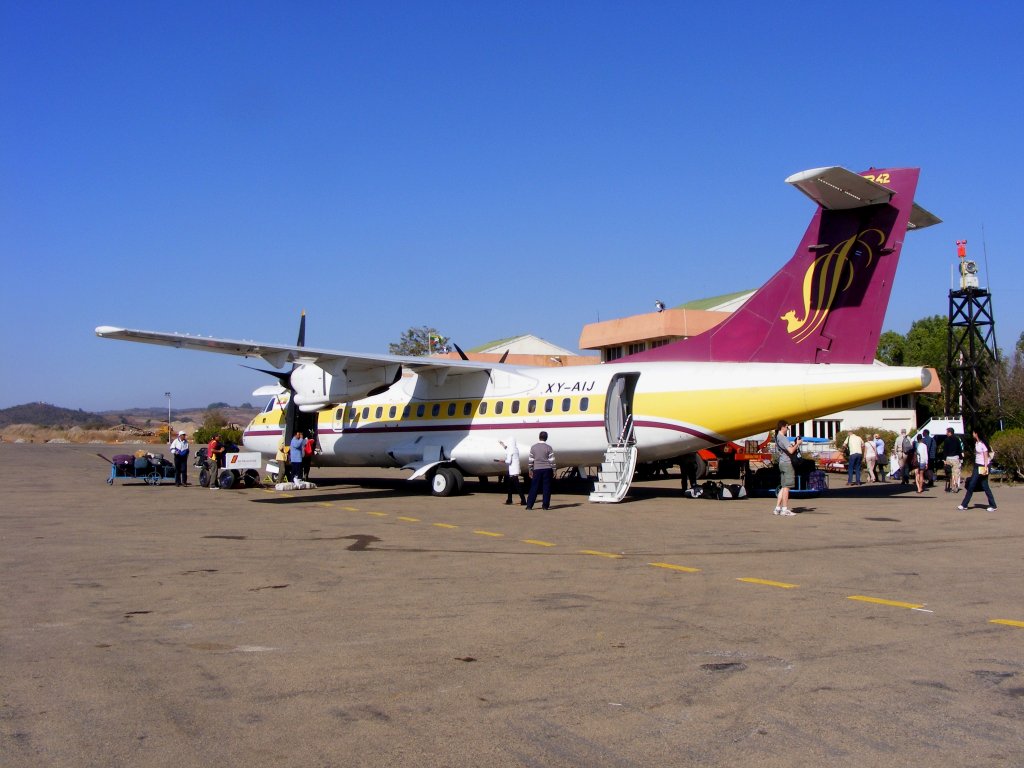 ATR-42-320  XY-AIJ von AIR MANDALAY auf dem Airport Bagan (NYU)in Myanmar (Burma) am 23.1.2012