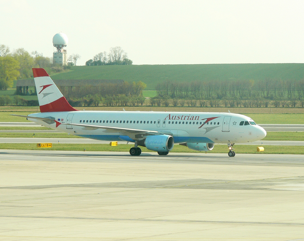 Austrian Ailines A 320-214, OE-LBS, Flughafen Wien, 04.04.2012