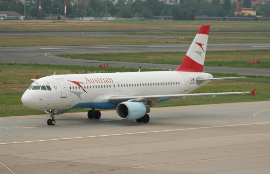 Austrian Airlines A 320-214 OE-LBU am 03.07.2012 auf dem Flughafen Berlin-Tegel