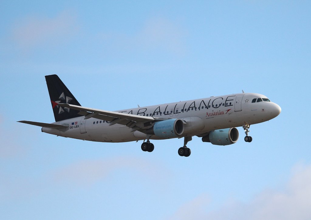 Austrian Airlines A 320-214 OE-LBX bei der Landung in Berlin-Tegel am 01.03.2013