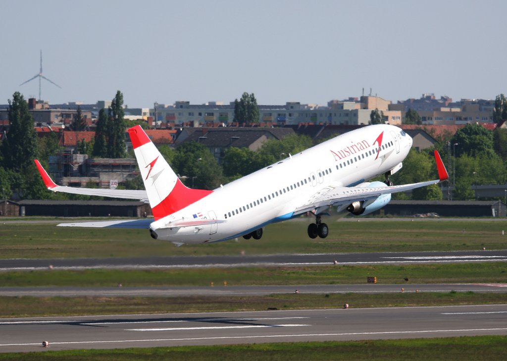Austrian Airlines  B 737-8Z9 OE-LNQ beim Start in Berlin-Tegel am 30.04.2011