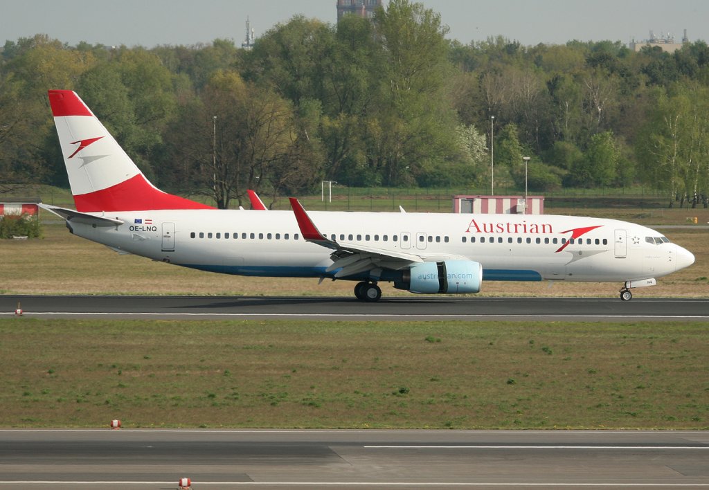 Austrian Airlines B 737-8Z9 OE-LNQ nach der Landung in Berlin-Tegel am 28.04.2012