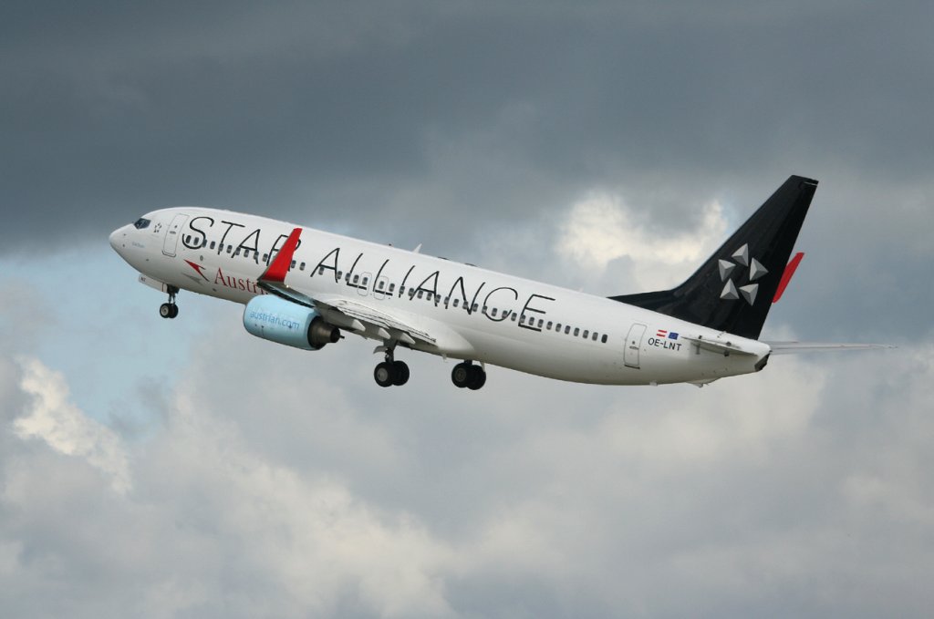 Austrian Airlines B 737-8Z9 OE-LNT beim Start in Berlin-Tegel am 17.05.2012