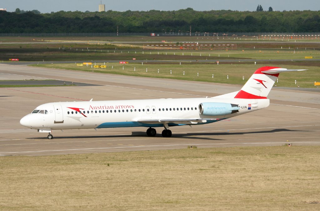 Austrian Arrows Fokker 100 OE-LVA bei der Ankunft in Berlin-Tegel am 17.05.2012