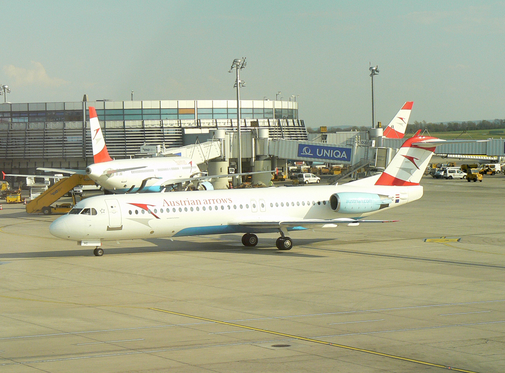 Austrian Arrows Fokker 100, OE-LVC, Flughafen Wien, 04.04.2012