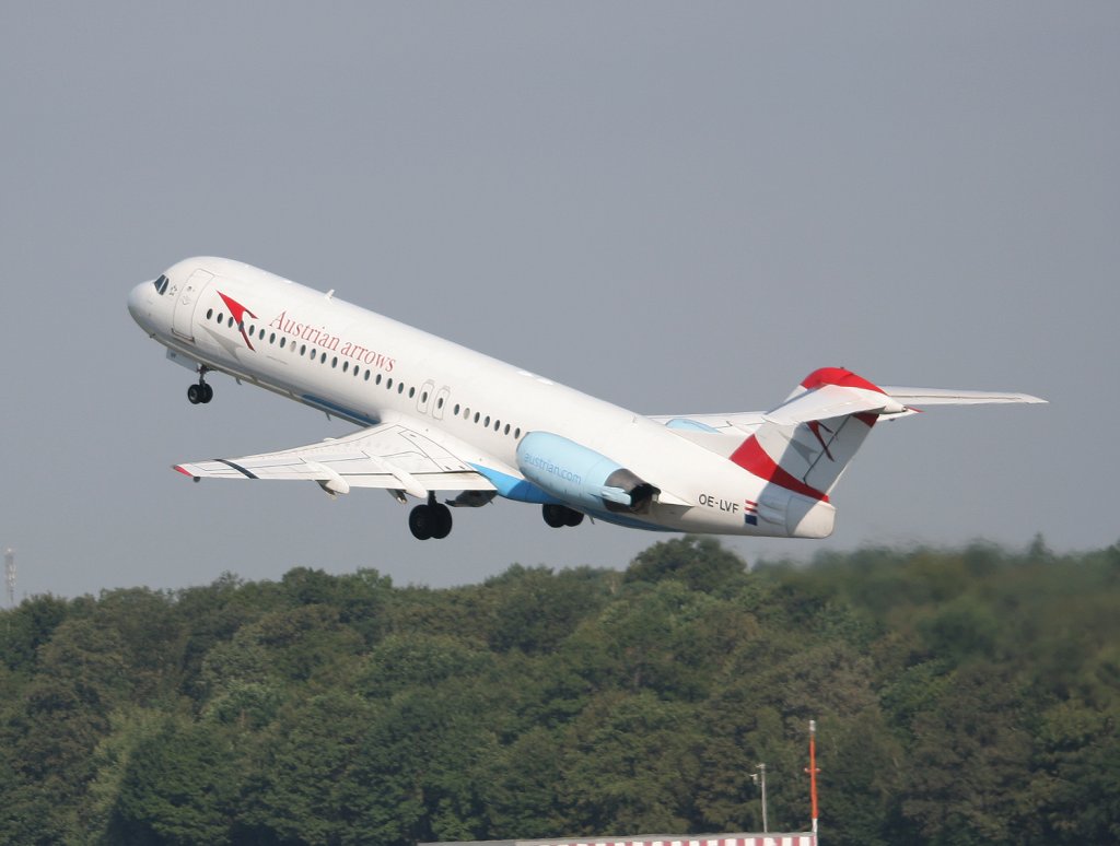 Austrian Arrows Fokker 100 OE-LVF beim Start in Berlin-Tegel am 22.08.2010