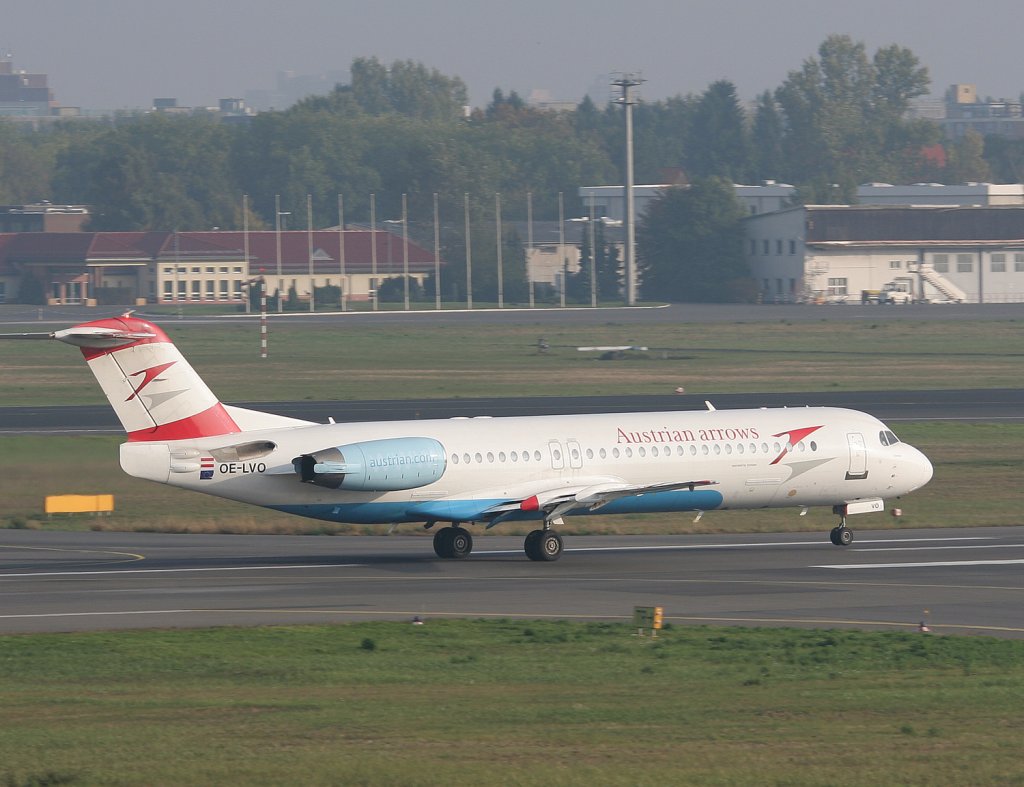 Austrian Arrows Fokker 100 OE-LVO beim Start in Berlin-Tegel am 03.10.2010