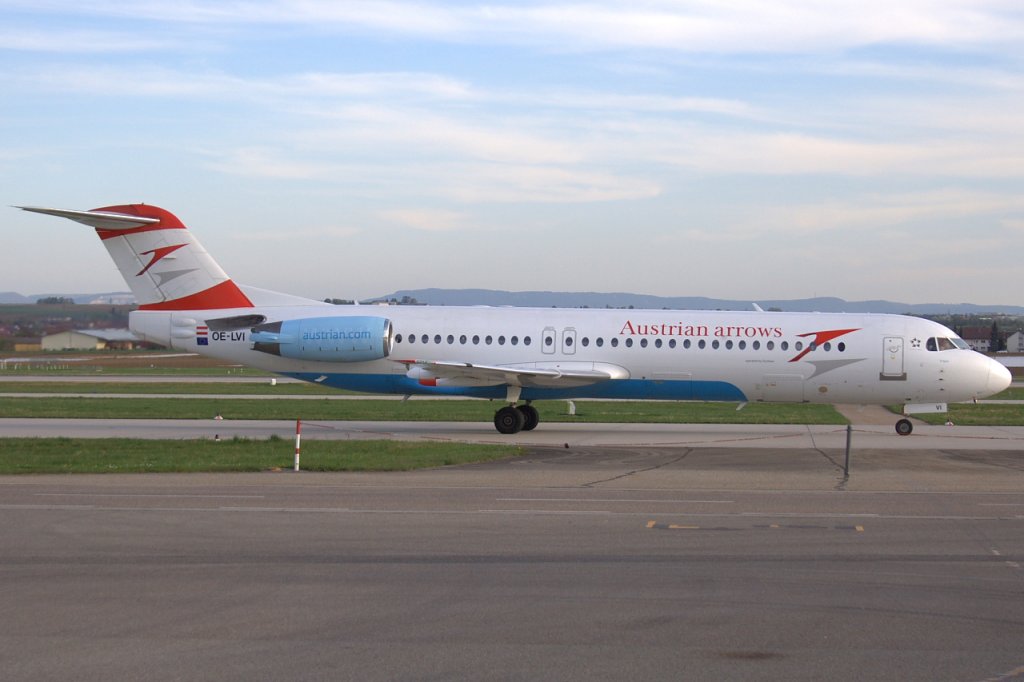 Austrian arrows 
Fokker F-100 
OE-LVI 
STR Stuttgart [Echterdingen], Germany
09.04.11