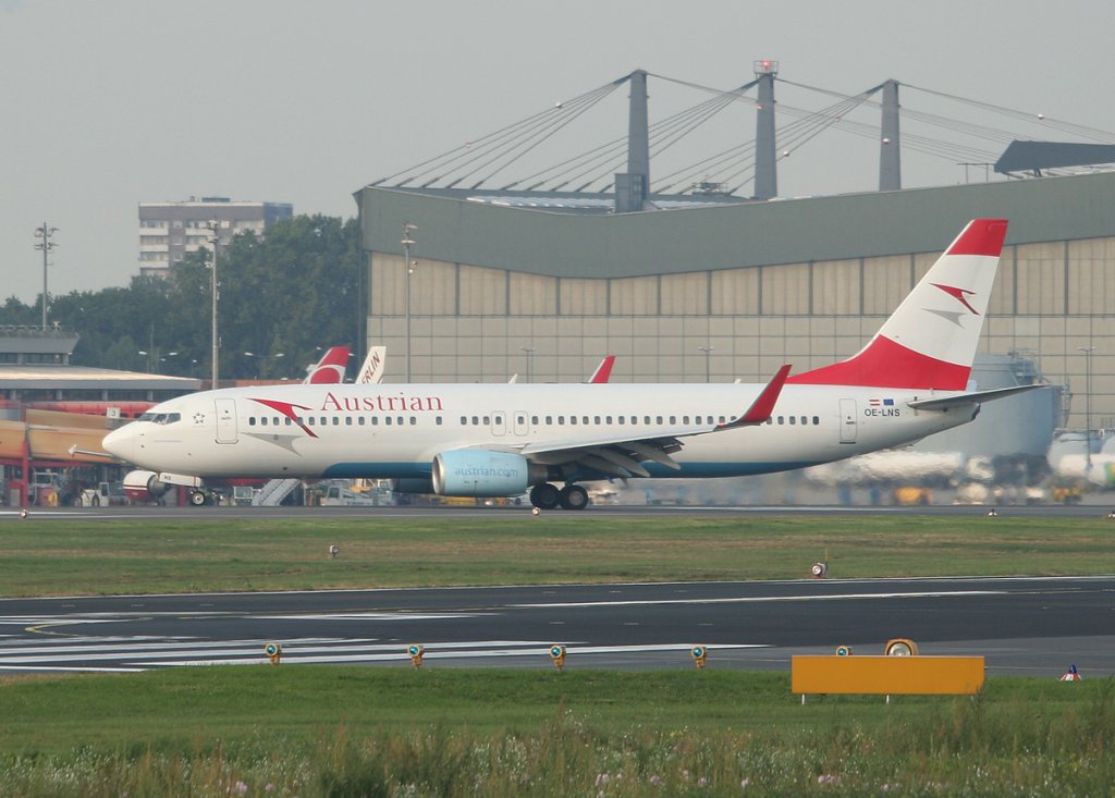 Austrian B 737-8Z9 OE-LNS bei der Ankunft in Berlin-Tegel am 17.09.2011