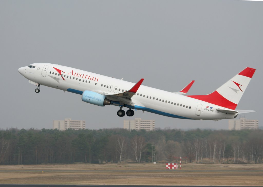 Austrian B 737-8Z9 OE-LNS beim Start in Berlin-Tegel am 02.04.2011