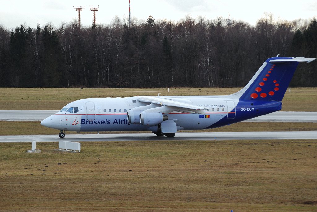 Avro Regjet RJ100 OO-DJY der Brussels Airlines kurz nach der Landung in Hamburg Fuhlsbttel am 14.03.10