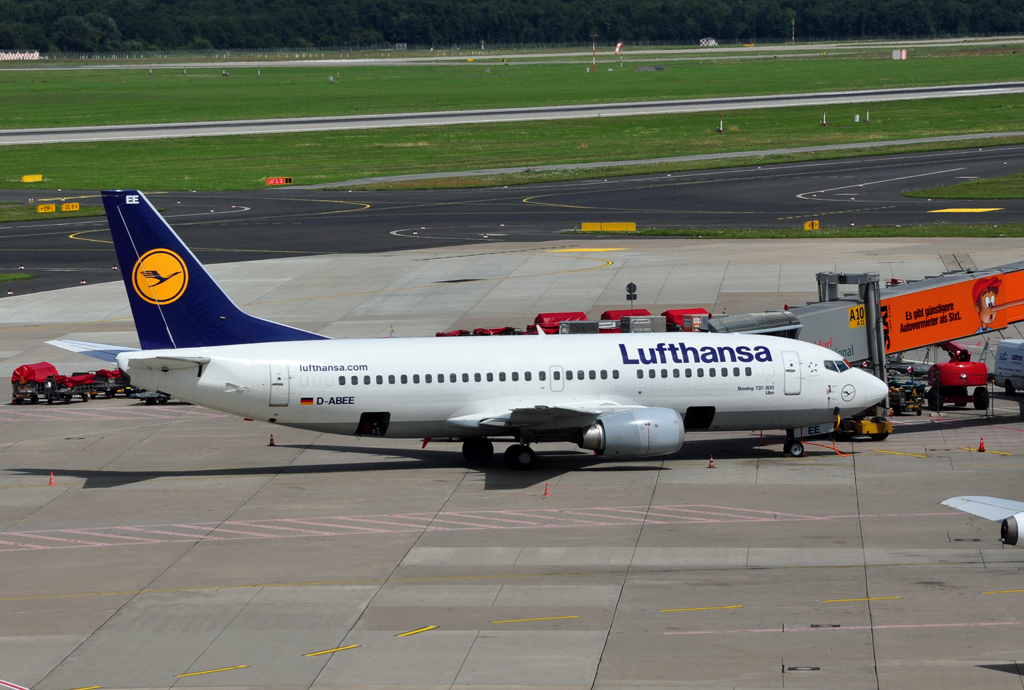 B 737-300 D-ABEE  Ulm  der Lufthansa am Gate in DUS - 24.07.2012