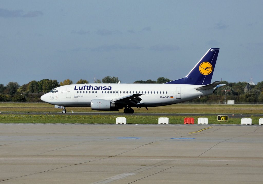B 737-500  Erding , Lufthansa D-ABJC auf dem Taxyway in Dsseldorf - 09.10.2009