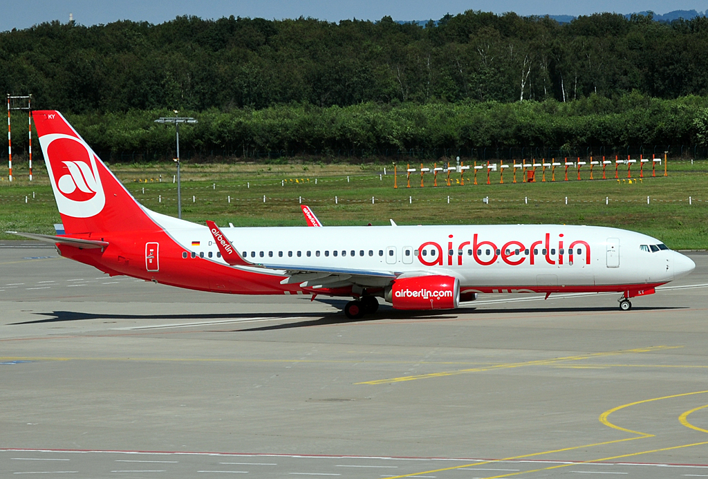 B 737-800 D-ABKY der Air Berlin auf dem Weg zur Startbahn - 12.08.2012