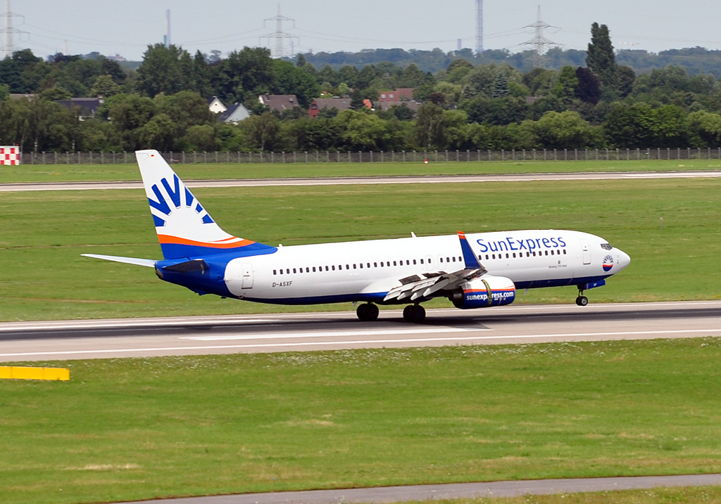 B 737-800 D-ASXF SunExpress bei der Landung in Dsseldorf - 24.07.2012