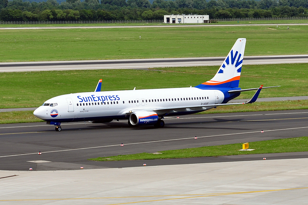 B  737-800 D-ASXF Sunexpress taxy in DUS - 24.07.2012
