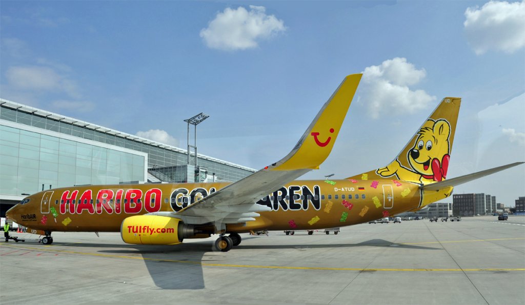 B 737-800 D-ATUD TUIfly in der Haribo-Werbelackierung (Gummibrenbomber) in FRA - 14.04.2012