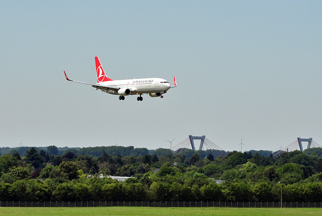 B 737-800 TC-JHK - Turkish Airlines - kurz vor der Landung in DUS - 24.07.2012
