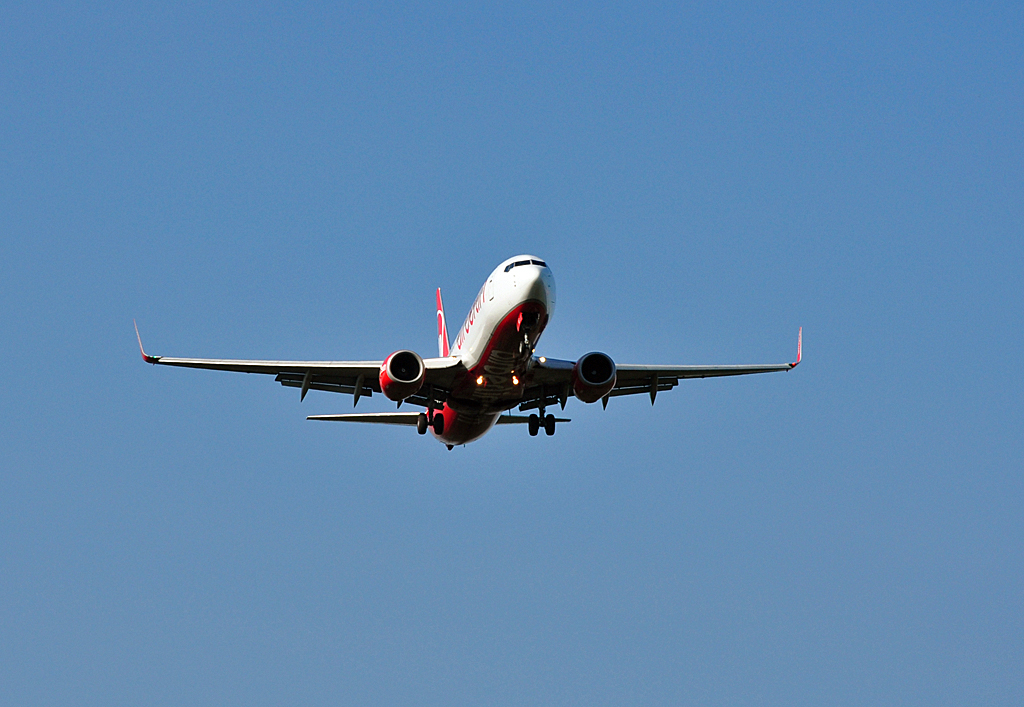 B 737-86J D-ABAF der Air Berlin beim Anflug auf die 14L in Kln-Bonn - 24.10.2011
