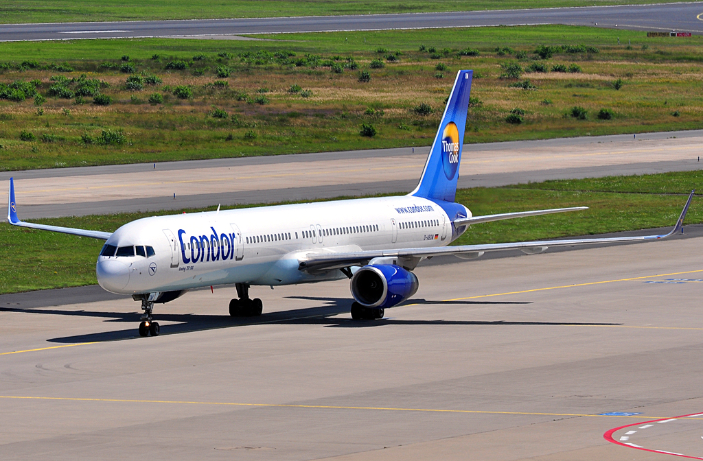 B 757-300 D-ABOM der Condor taxy in CGN - 12.08.2012