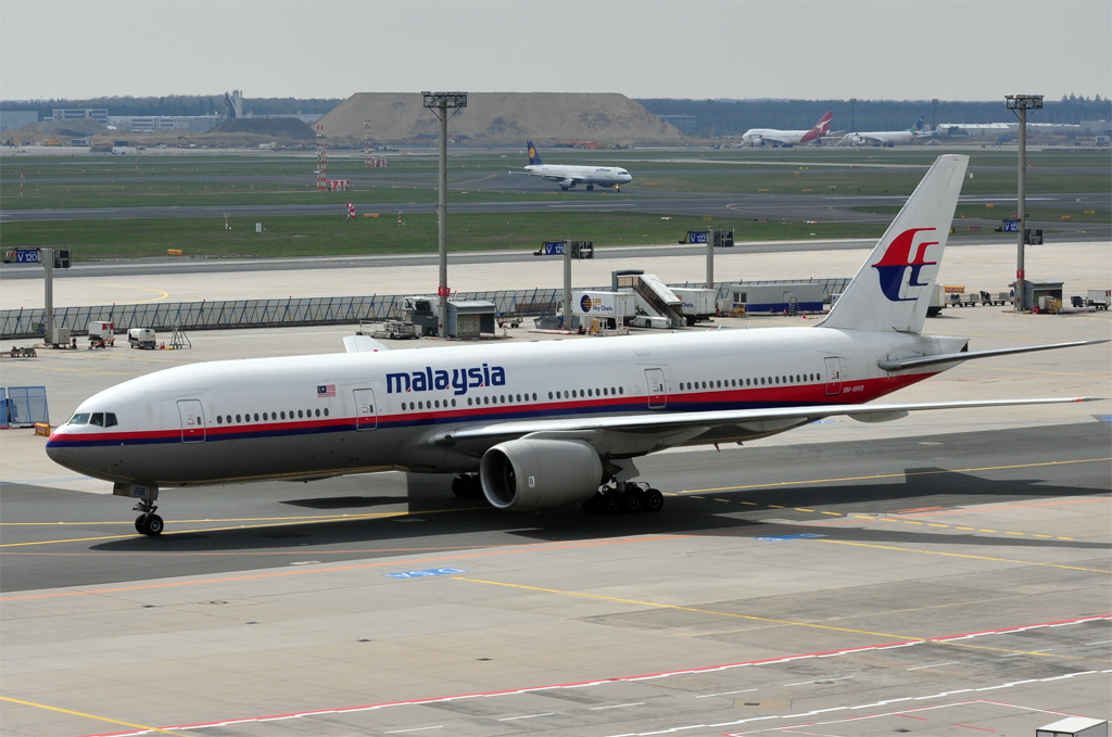 B 777-2H6 der Malaysia - 9M-MRB- am Flughafen Frankfurt - 14.04.2012